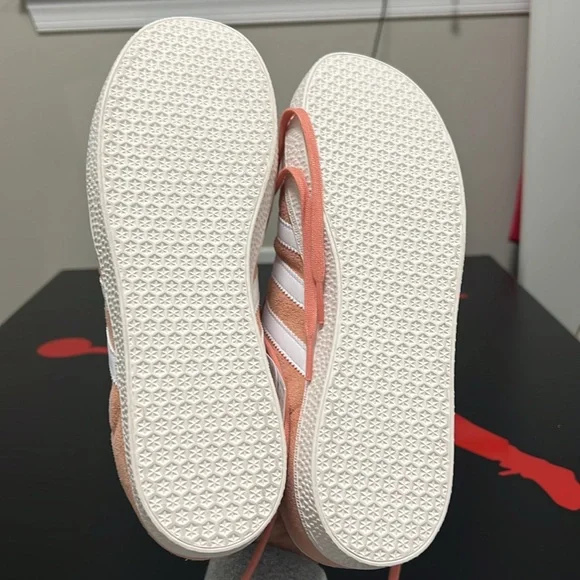 ADIDAS Gazelle Men’s 6.5/Women’s 8 - Picture 6 of 12